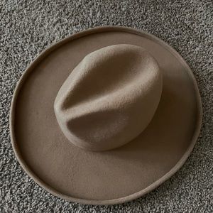 Gigi Pip Cara Tan Hat